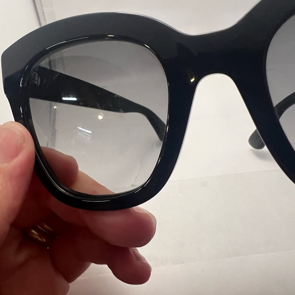 Gucci sunglasses - Picture 2 of 7